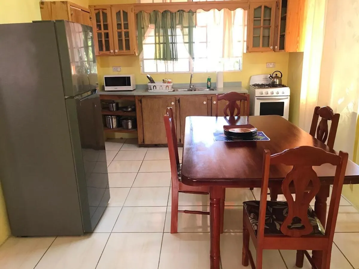 2 Bedroom Ocean View Apartment In Gouyave, Grenada جرينادا